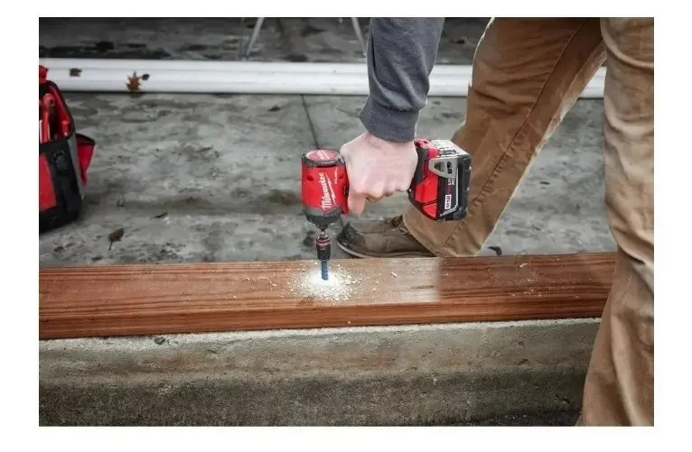 Foto 3 de Atornillador de Impacto Hexagonal M18 FUEL™ de 1/4" Milwaukee 2953-20 Color Rojo