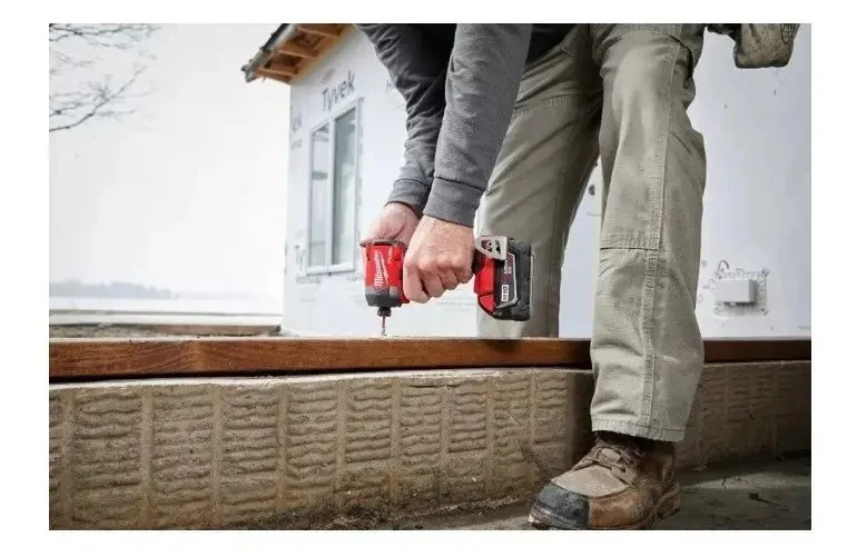 Foto 4 de Atornillador de Impacto Hexagonal M18 FUEL™ de 1/4" Milwaukee 2953-20 Color Rojo